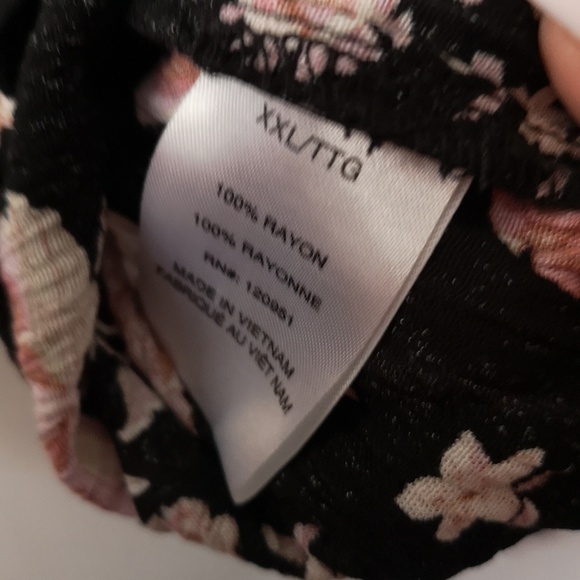 Like-new Women's Floral Blouse by Wild Skye, Size XXL, Pink & Cream on Black - Picture 7 of 7